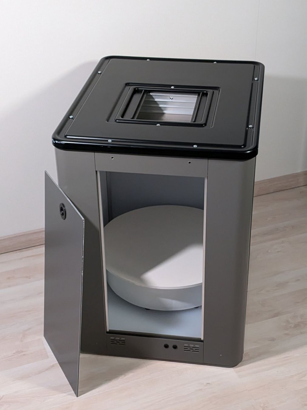 Labor & Dunkelkammer: ScanCube 204: an M-sized photo studio – Gebraucht aus Thörishaus von vintagger