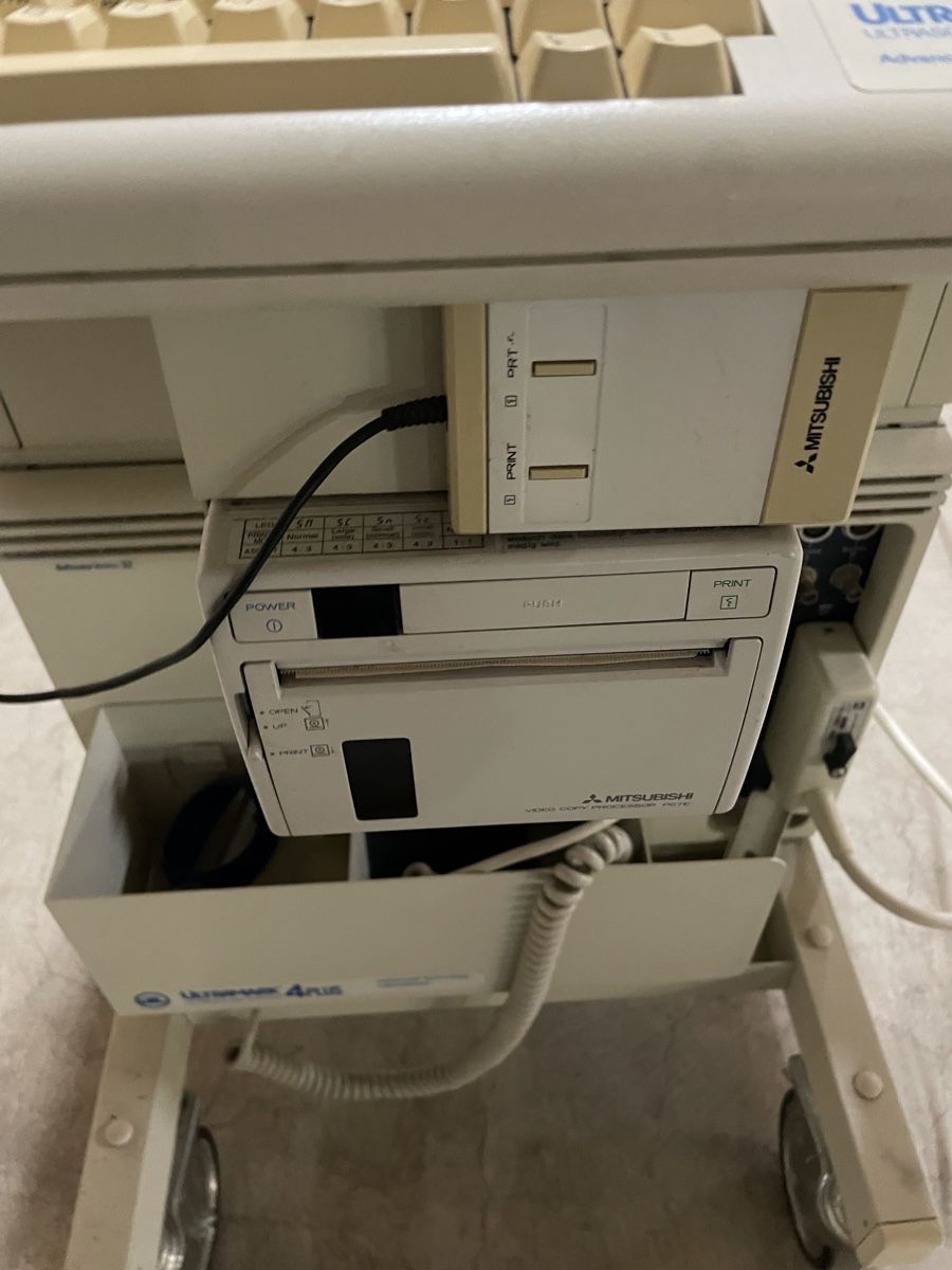 Attrezzature mediche: Medizinisches Ultraschallgerät mit Videorecorder, -printer – Difettoso da Sirnach venduto da Deruhrmacher 7