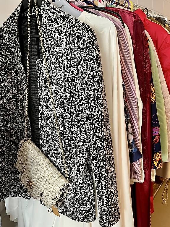 Jacken: VIDE-DRESSING sur Font en RDV privé  – Gebraucht aus Font von Etvous