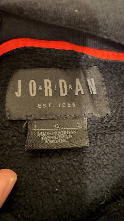 Pulls & Sweat-shirts: Nike Air Jordan Pullover schwarz – D'occasion à Brunnen par sea_c7bm 2