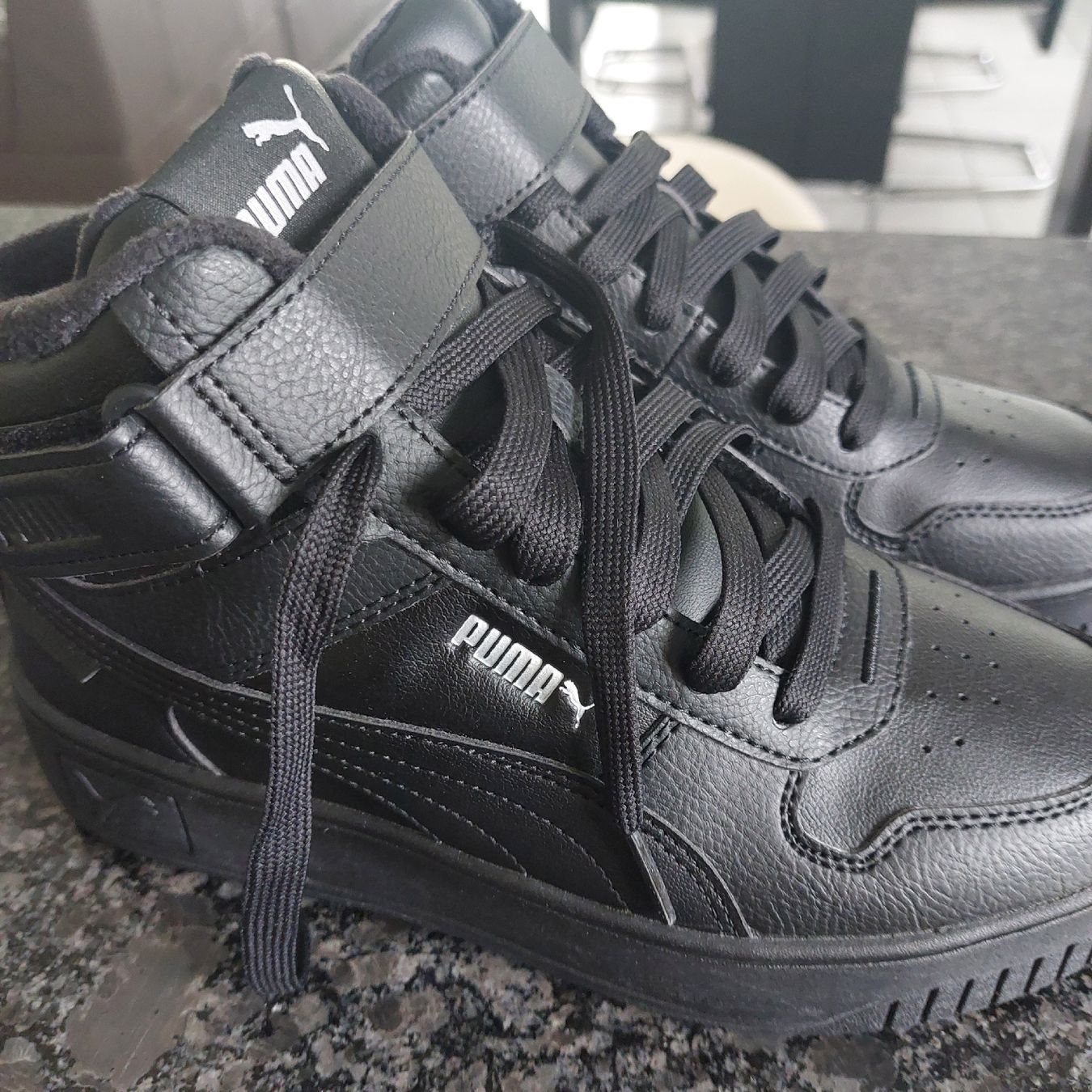 Puma Schuhe für Mädchen: Schuhe Sneaker, Schwarz,NEUI, Grösse 37.5 – Neu und originalverpackt aus Erlinsbach SO von Inspirierend 1