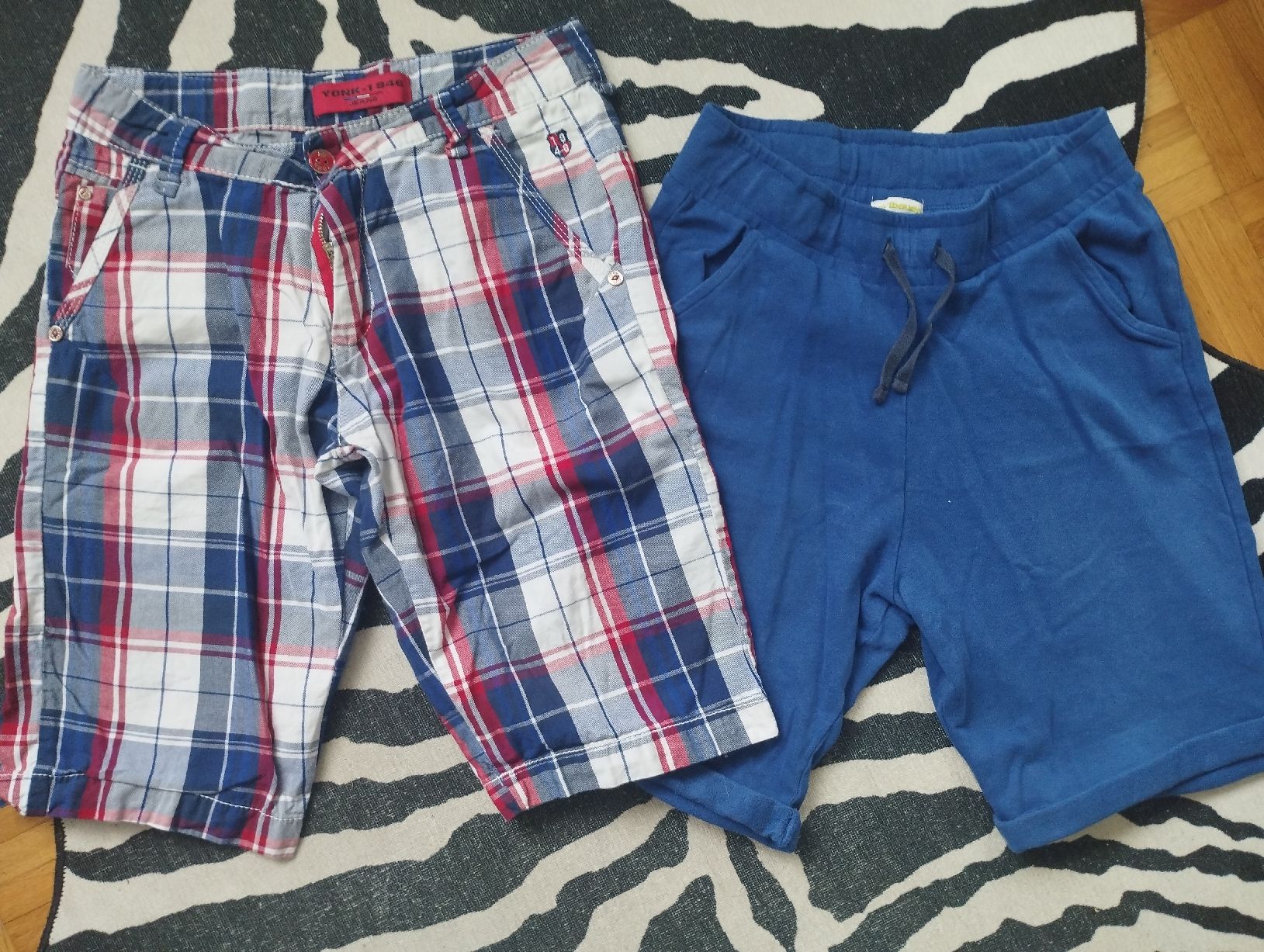 Lotti & Set di vestiti: 2x kurze Hosen Gr :164 – Usato da Therwil venduto da Familie-family