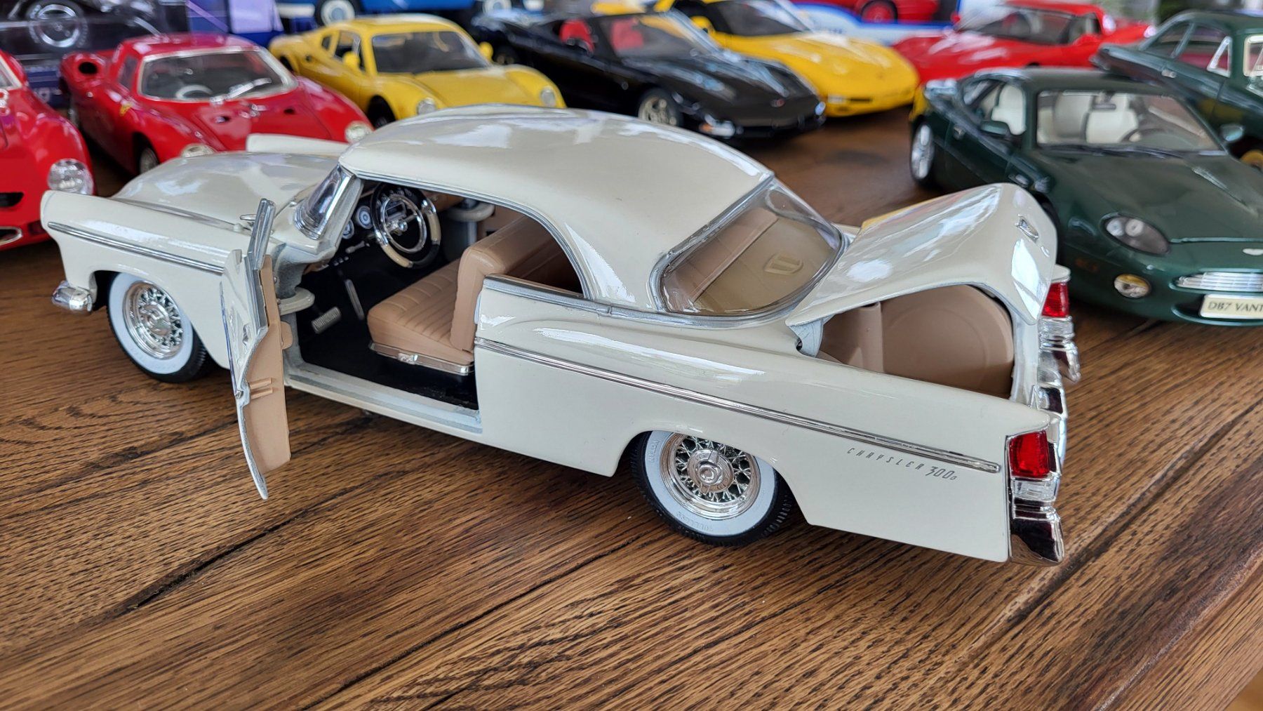 Maisto Modellini d'auto: Chrysler 300B 1956 1:18 Maisto – Usato da Rothrist venduto da Juana5 3