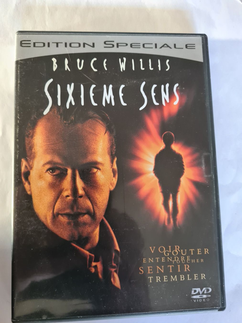 Tutti i DVDs: DVD Sixième Sens Bruce Willis - Edition Spéciale – Usato da Tavannes venduto da Xeney