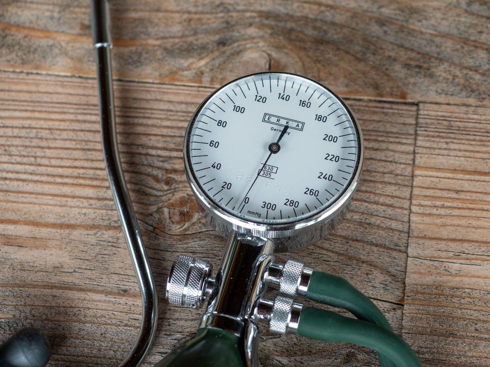 Attrezzature mediche: Blutdruckmessgerät (mechanisch) – Usato da Eschenbach LU venduto da macmala 1