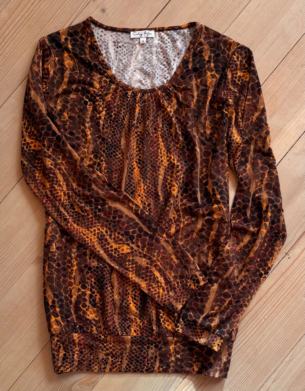 Pulls & Sweat-shirts: Pullover City Life ,sehr bequem,Schlange/Animalprint,Gr.S – D'occasion à Siblingen par Vany_McDougall