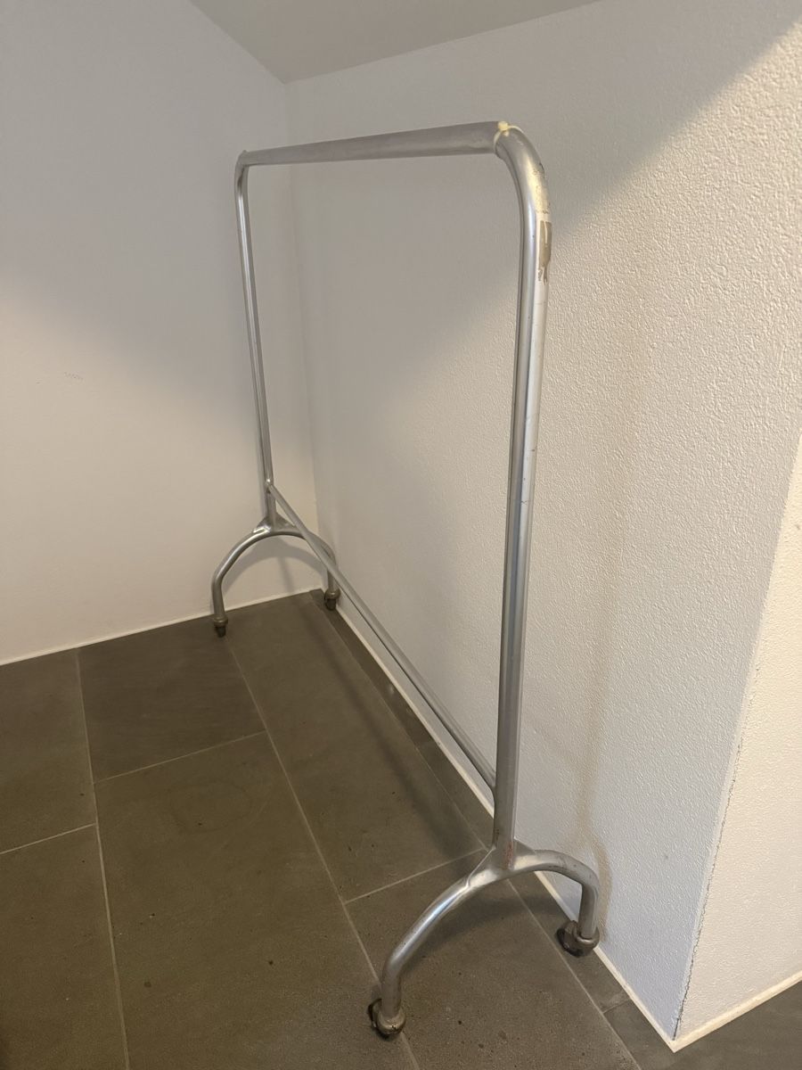 Guardaroba: Kleiderstange. Leicht Ali – Usato da Zürich venduto da Mothai 2