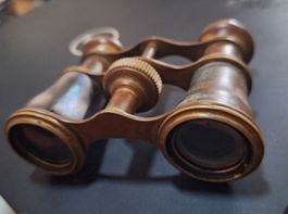 Jumelles de théâtre anciennes en laiton et nacre état usé