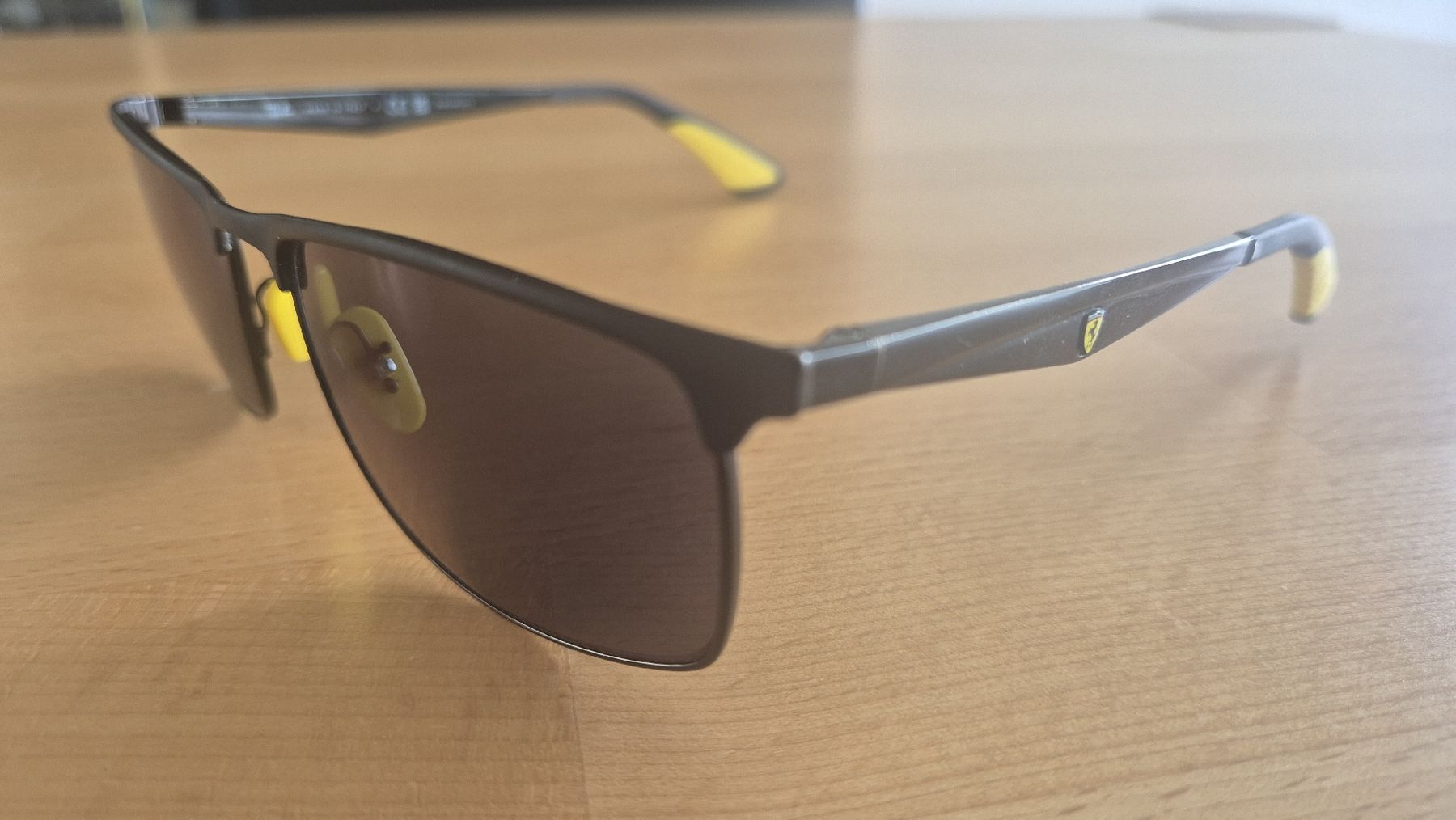 Ray-Ban Occhiali & Lenti: Rayban Ferrari Sonnenbrille – Usato da Neftenbach venduto da Matterberg 1