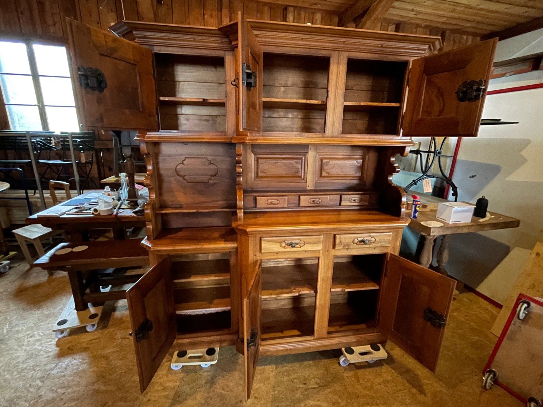 Credenze: Barock Buffet Nussbaum, abgesetzt mit Nische – Usato da Koblenz venduto da Rbaldinger54 5
