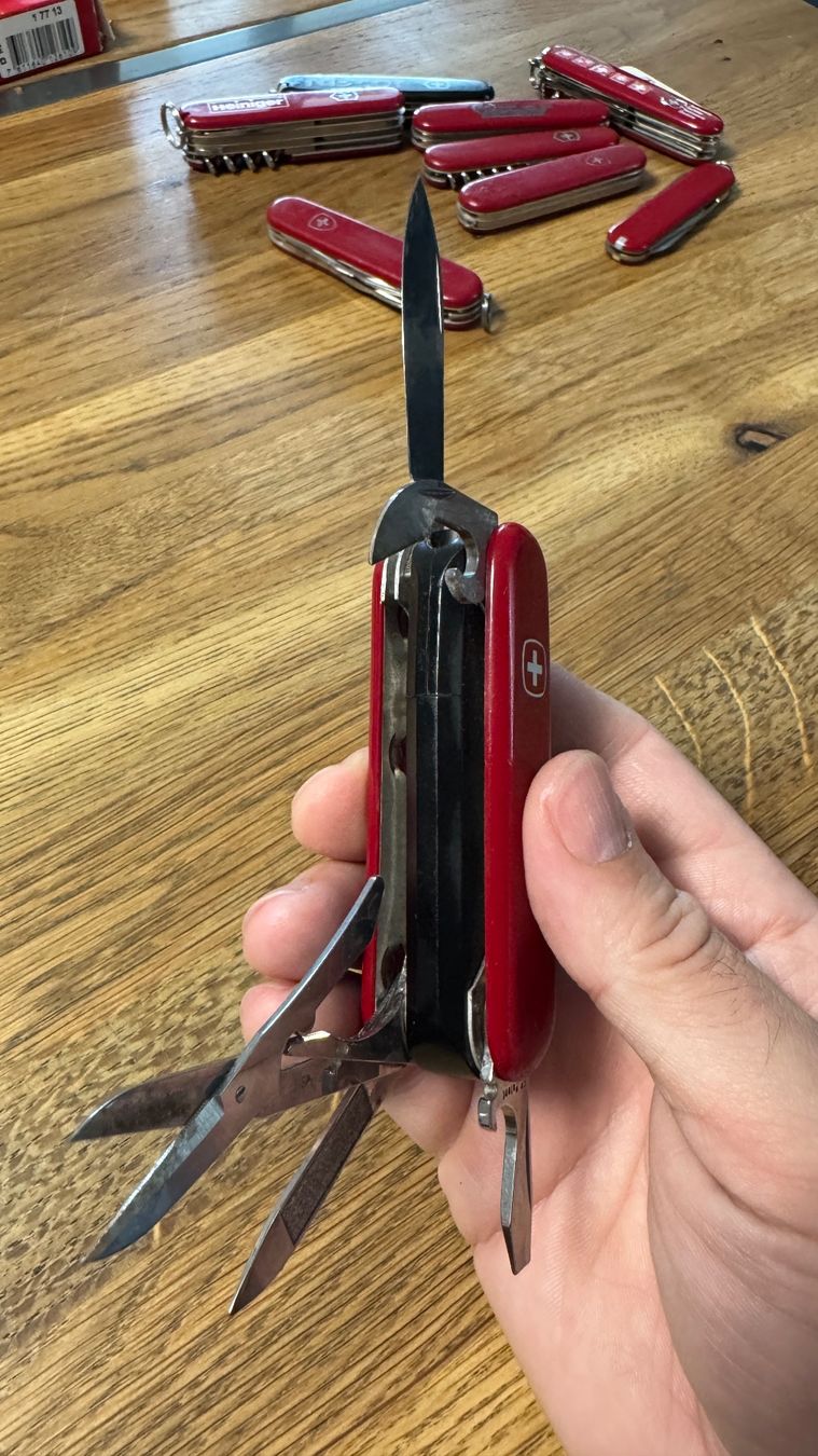 Wenger Couteaux de poche: Wenger Sackmesser mit Lampe (alt) – D'occasion à Burgdorf par Catbagger64 4
