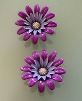 Oversized Ohrstecker "Flowers" von Essentiel Antwerp