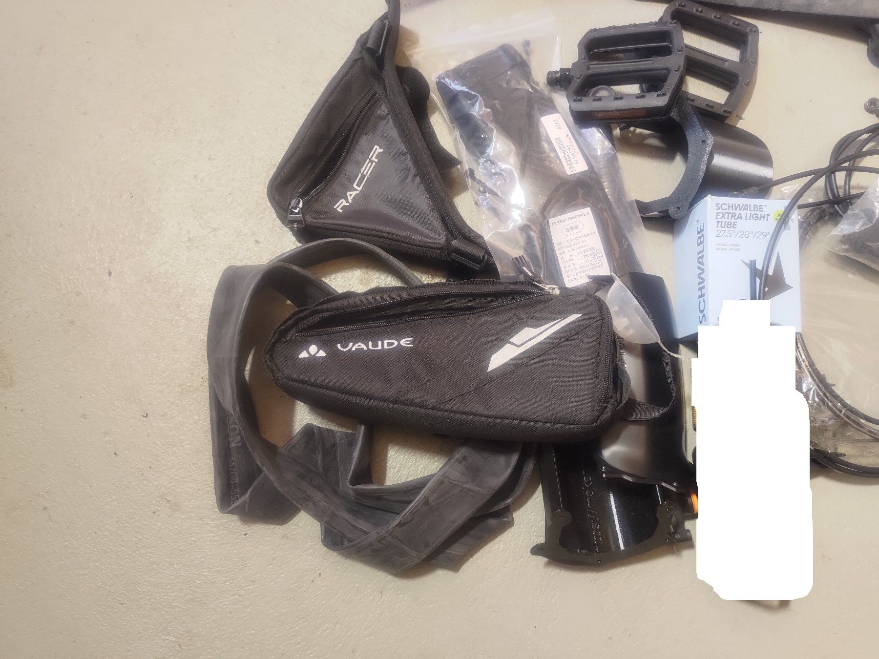 Pezzi di ricambio: Divers accessoires VTT Vaude, Racer, Schwalbe – Usato da Grimisuat venduto da Drizzt75