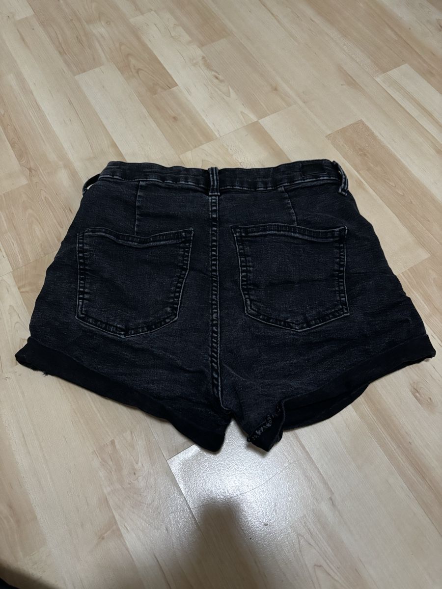 Bershka Pantaloni: Shorts Bershka Gr. 38 – Usato da zürich venduto da mapaXXefaboo 2