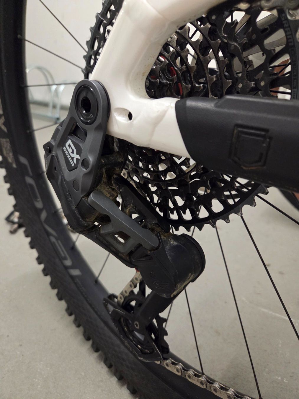 Commencal Vélos: À partir de 1!!! Commencal meta V5 Size L, VTT – D'occasion à Bulle par iwa_snz5 2