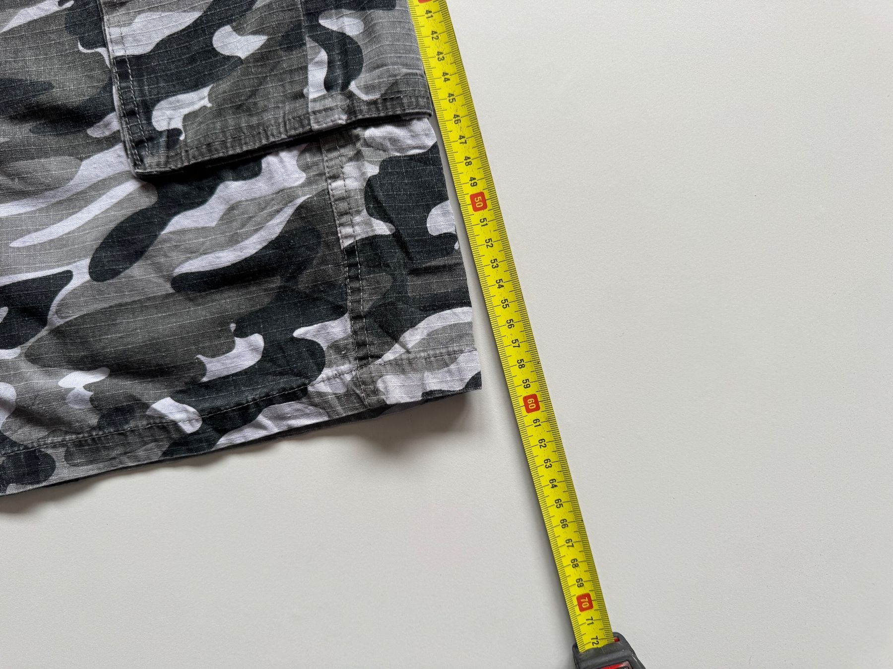 Pantaloni: Canyon Guide Cargo camo hose pants w38 bermuda 6 pockets – Usato da Neuchâtel venduto da _Easy_to_Find_ 3