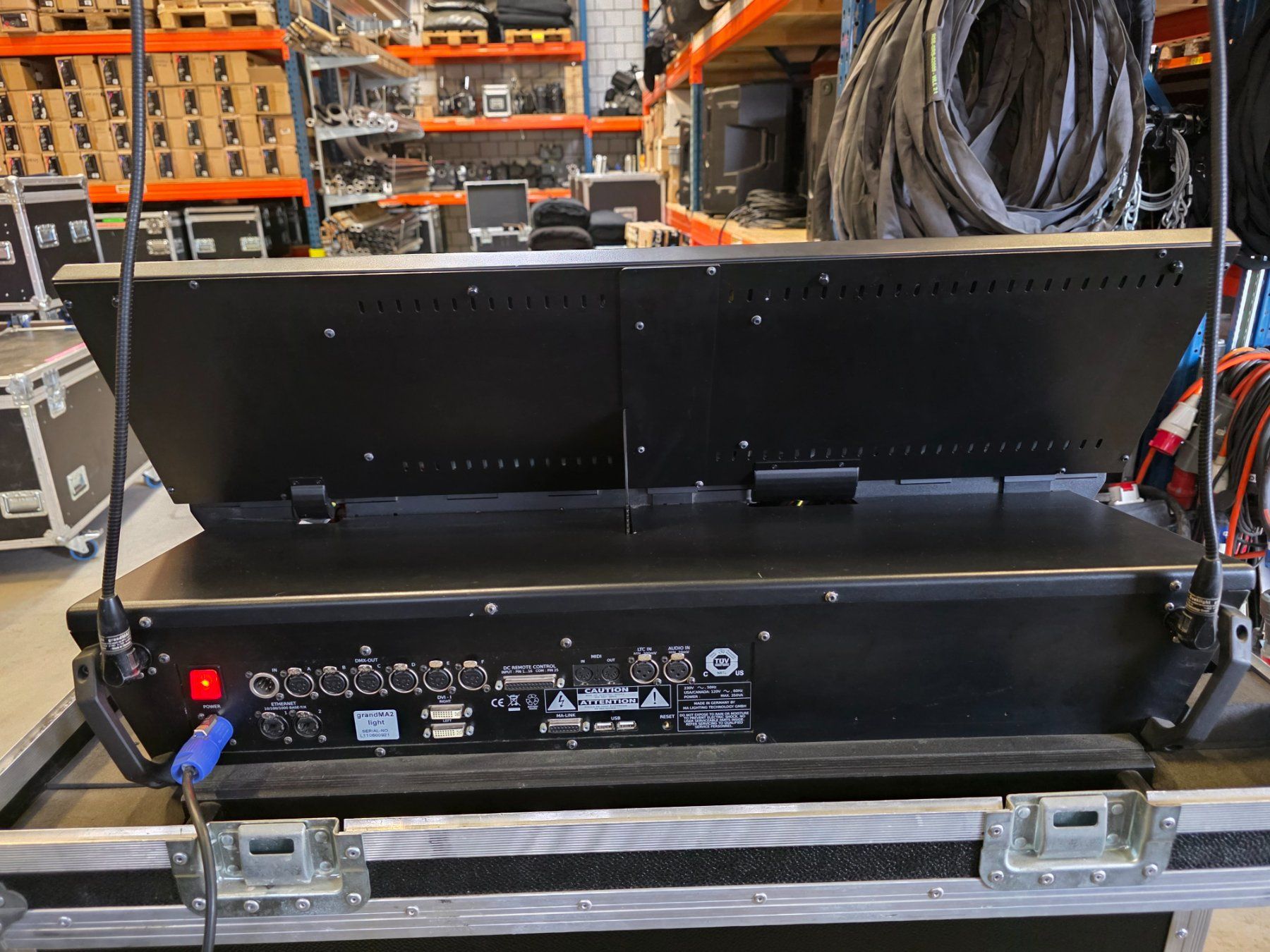 Console di mixaggio: Grand MA2 Light – Usato da Neuenegg venduto da Fluemi01 2