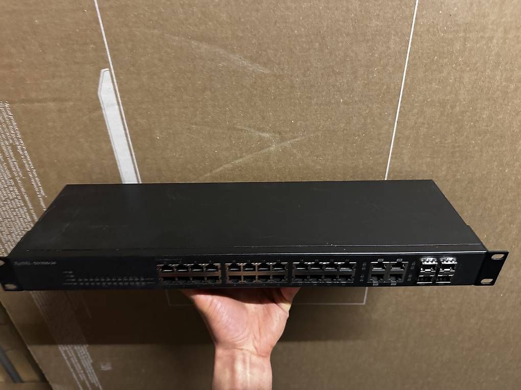 Hub & Switch: Switch Zyxel 24 ports – Usato da Monthey venduto da and_c5w8 1