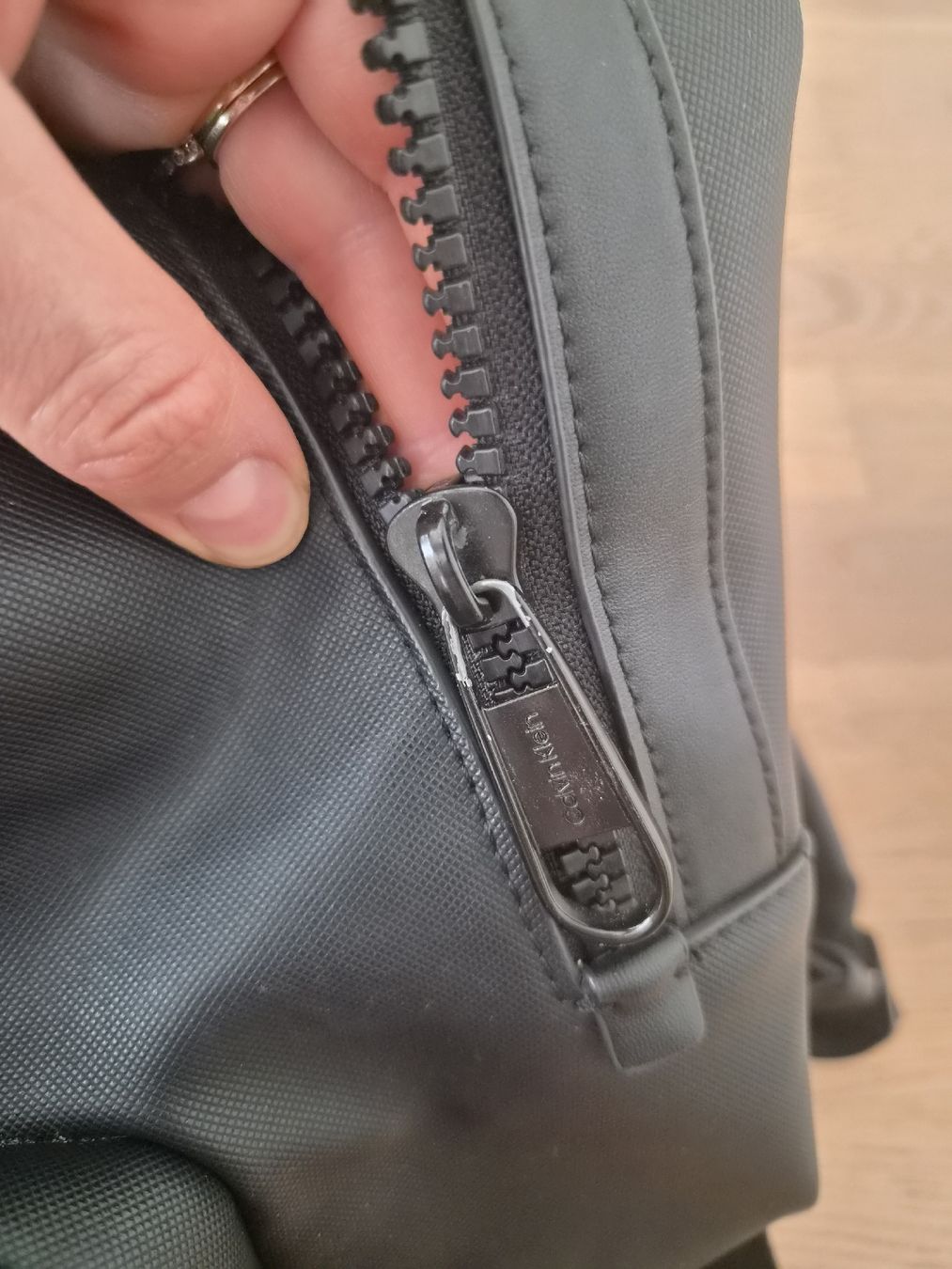 Calvin Klein Sacs à dos: Calvin Klein backpack black  – D'occasion à Ebikon par Haselnuss23 4