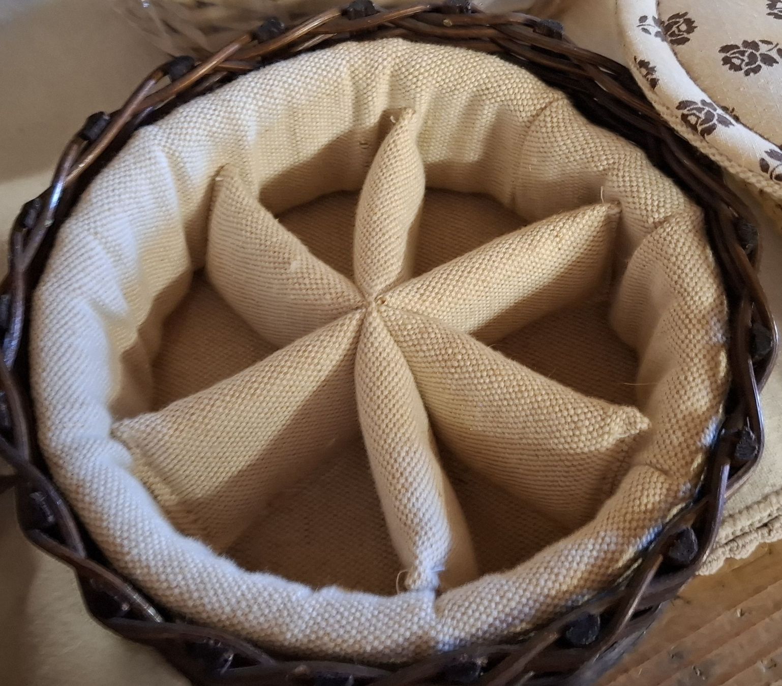 Altro per la casa: Eierkorb mit Stoffeinsatz gebraucht – Usato da Wittenbach venduto da ValentinaG