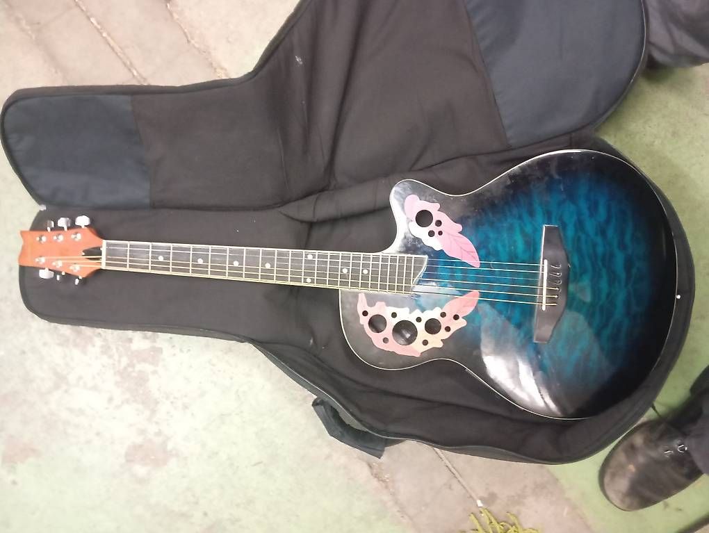 Musikinstrumente: Electro accoustic guitar – Gebraucht aus Basel von Petergunn