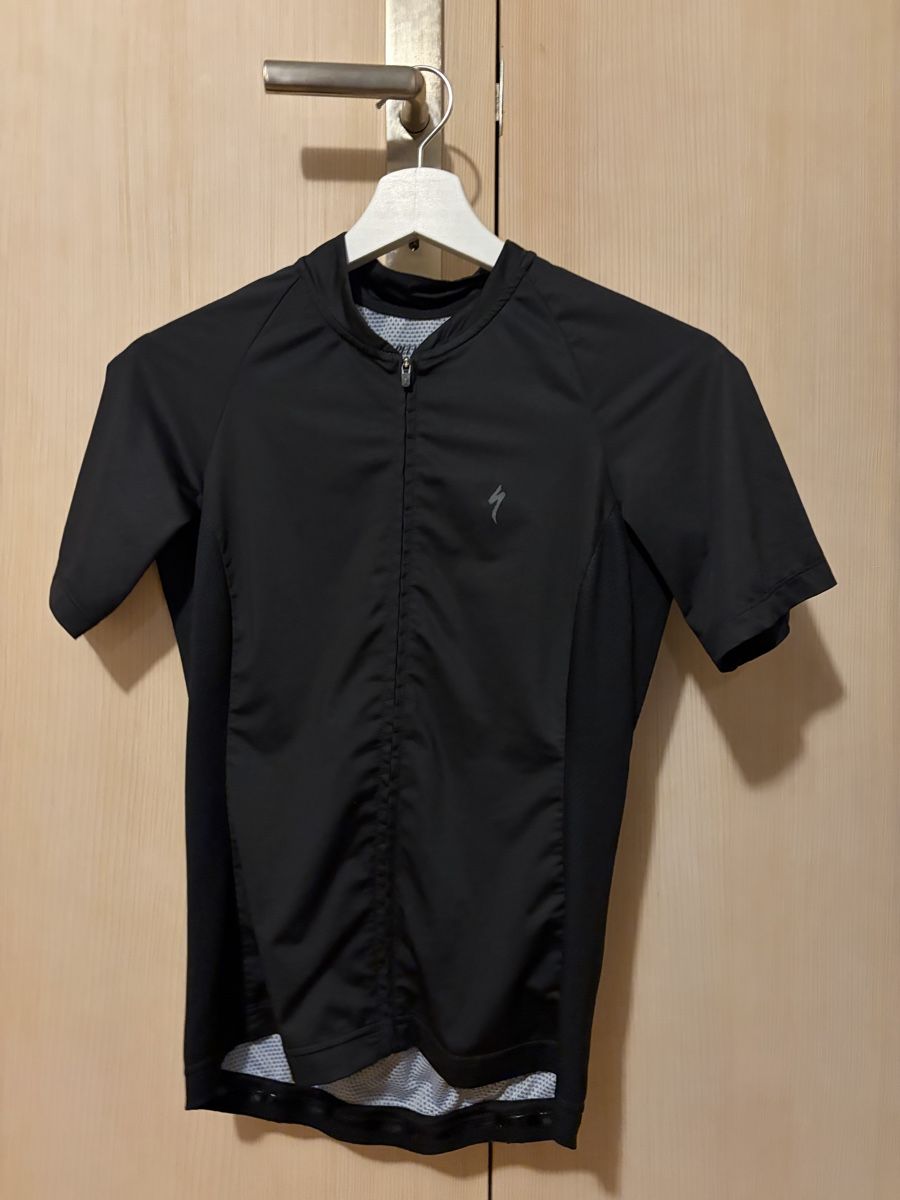 Specialized Leibchen & Hosen: Specialized Rennvelo Jersey Gr. M – Gebraucht aus Unterägeri von anj_q9gv