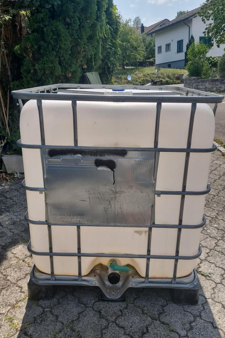 Tränken & Tröge: 3 IBC Wassertank 1000l Wasserbehälter Regenwassertank Garten – Gebraucht aus Wettingen von ray_boccia 4