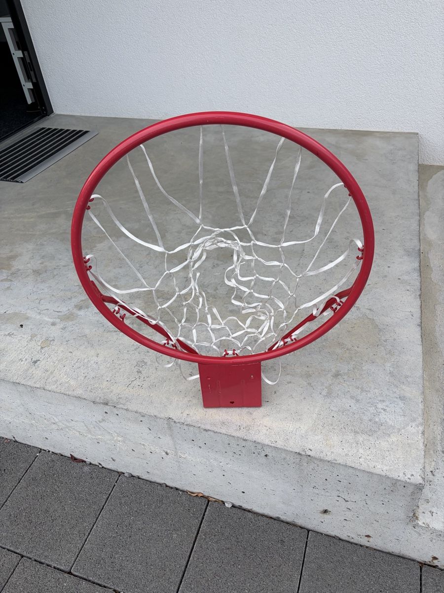Canestri da basket: Basketballkorb rot Metall mit Netz gebraucht – Usato da Jaberg venduto da Sportlochi 1