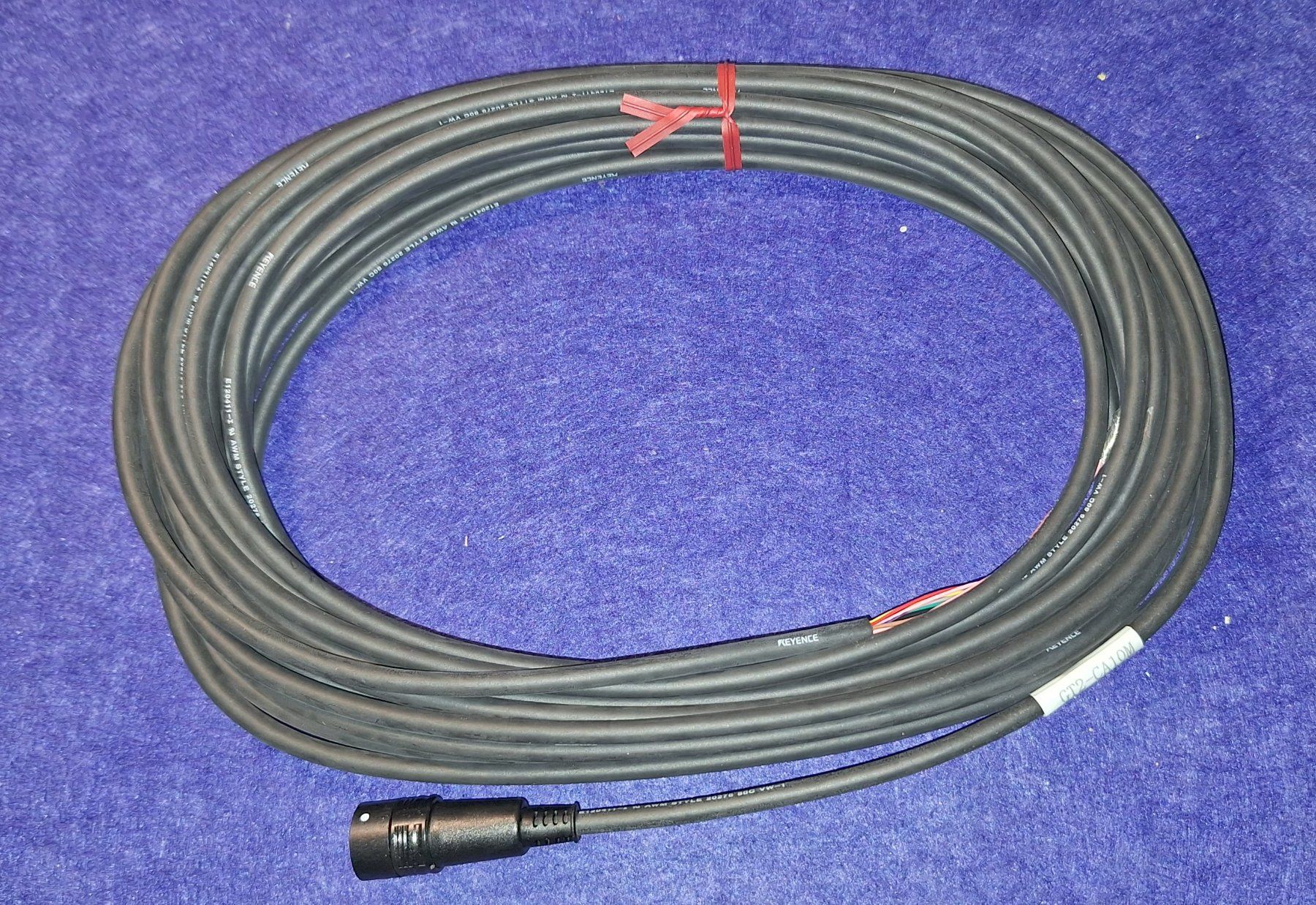 Componenti elettronici: Câble neuf Keyence GT2-CA10M – Nuovo e nell'imballaggio originale da Bussy FR venduto da 023