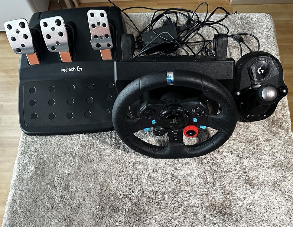 Logitech G29 Racing Wheel + Pedals + Shifter (PS4/PS5/PC) (Gebraucht ...