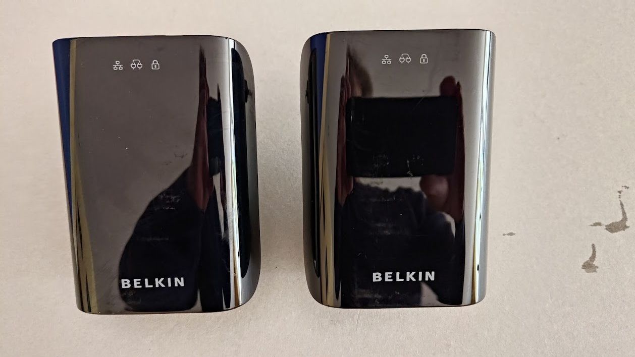 Belkin Laufwerke & Adapter: BELKIN Powerline Gigabit. – Gebraucht aus Lützelflüh-Goldb von alb_d9cx