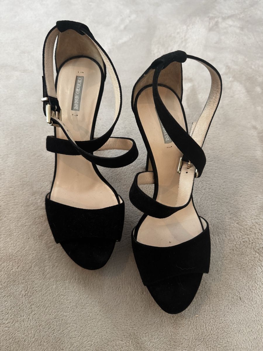 Armani Damenschuhe: Giorgio Armani Grösse 37 Wildleder – Gebraucht aus Madetswil von slougan88