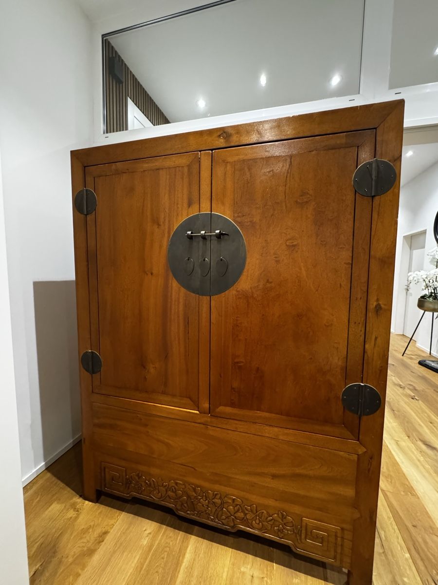 Armoires: Antiker Holzschrank – D'occasion à Ebmatingen par ris_d7mg 1