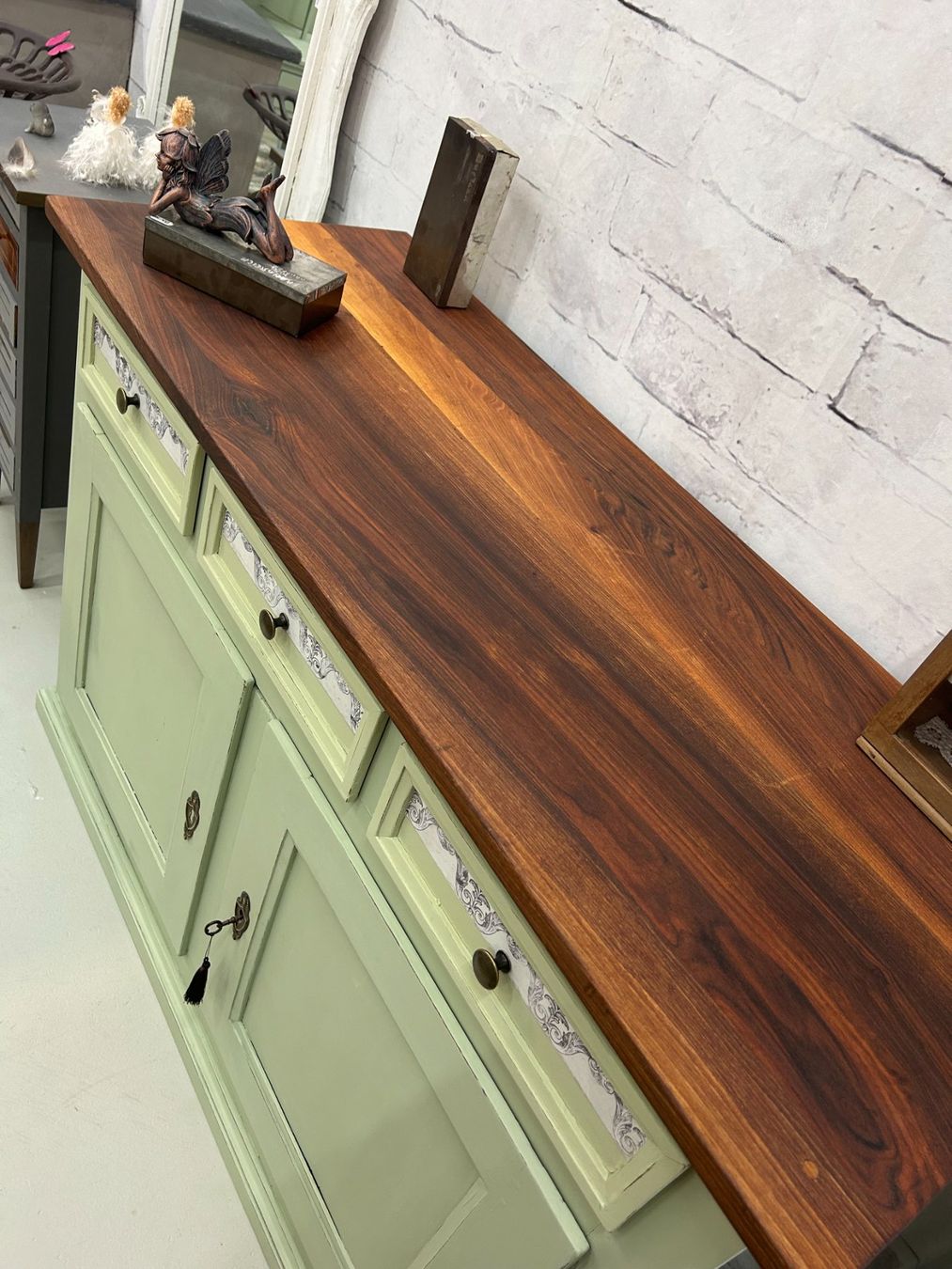 Cassettiere: Kommode Sideboard Anrichte Buffet Nussbaum vintage börnie's – Usato da Gränichen venduto da boernies01 4