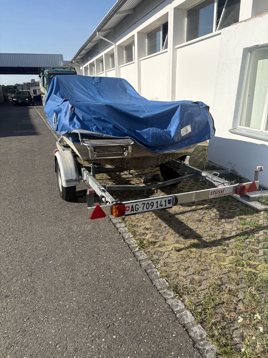Yamaha Bateaux: Anhänger mit mfk + schöner Boot mit Yamaha 8ps – D'occasion à Oftringen par dus_n9nw 1