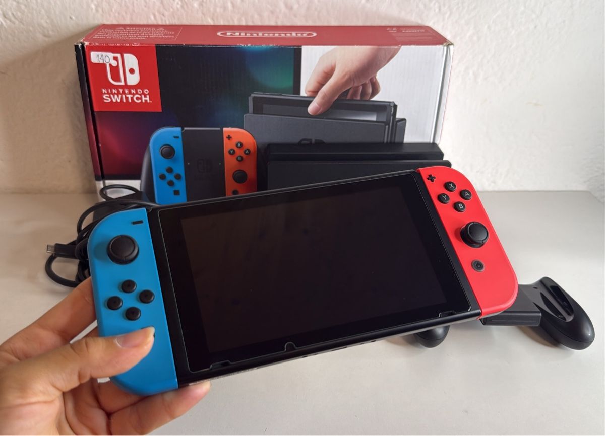 Nintendo Konsolen: Nintendo Switch Console - with original box+screen protector – Gebraucht aus Ehrendingen von bubulence 1