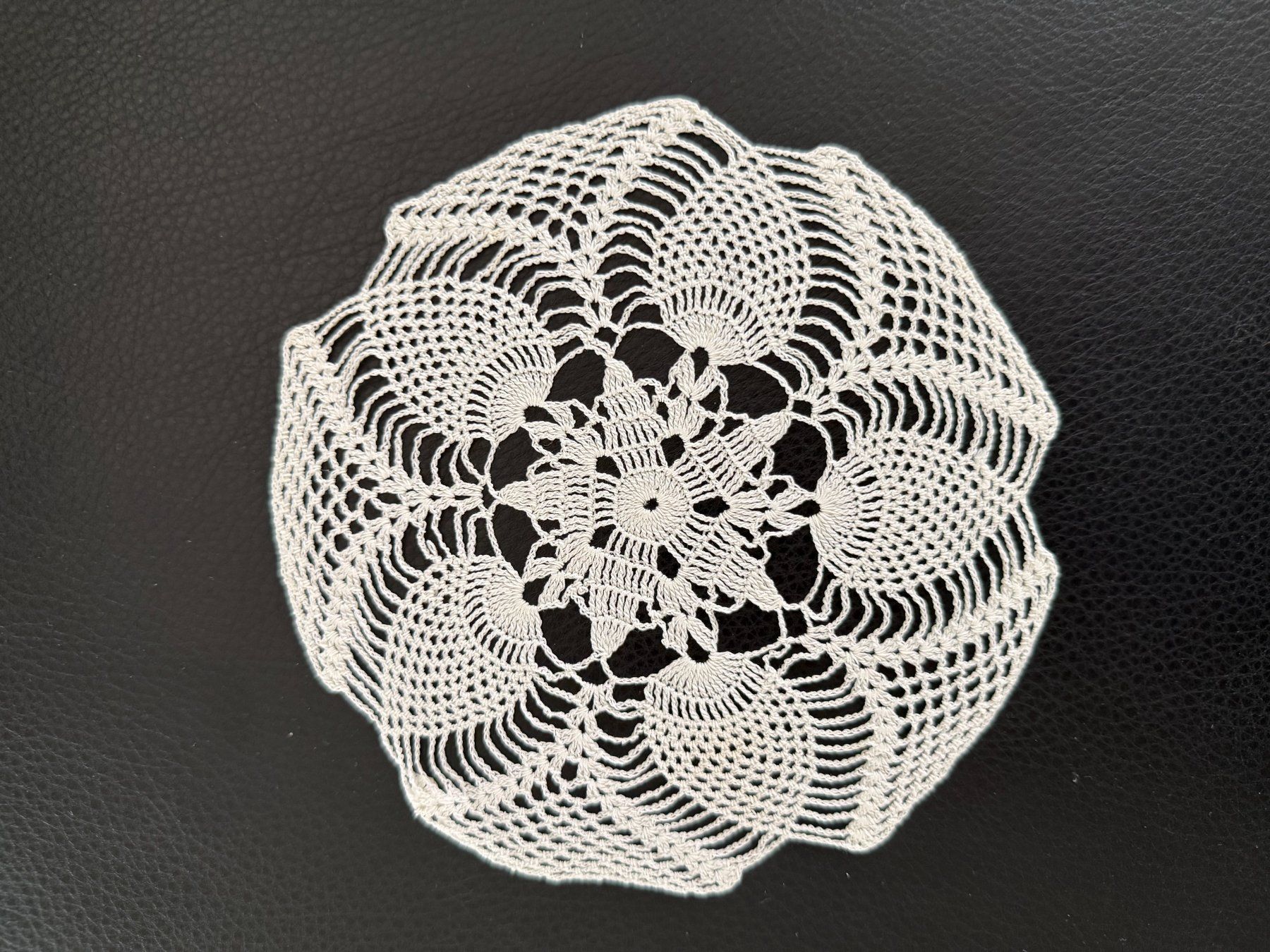Untersetzer: filigranes  Spitzendeckchen  Untersetzer  gehäkelt – Gebraucht aus Subingen von ArtBead