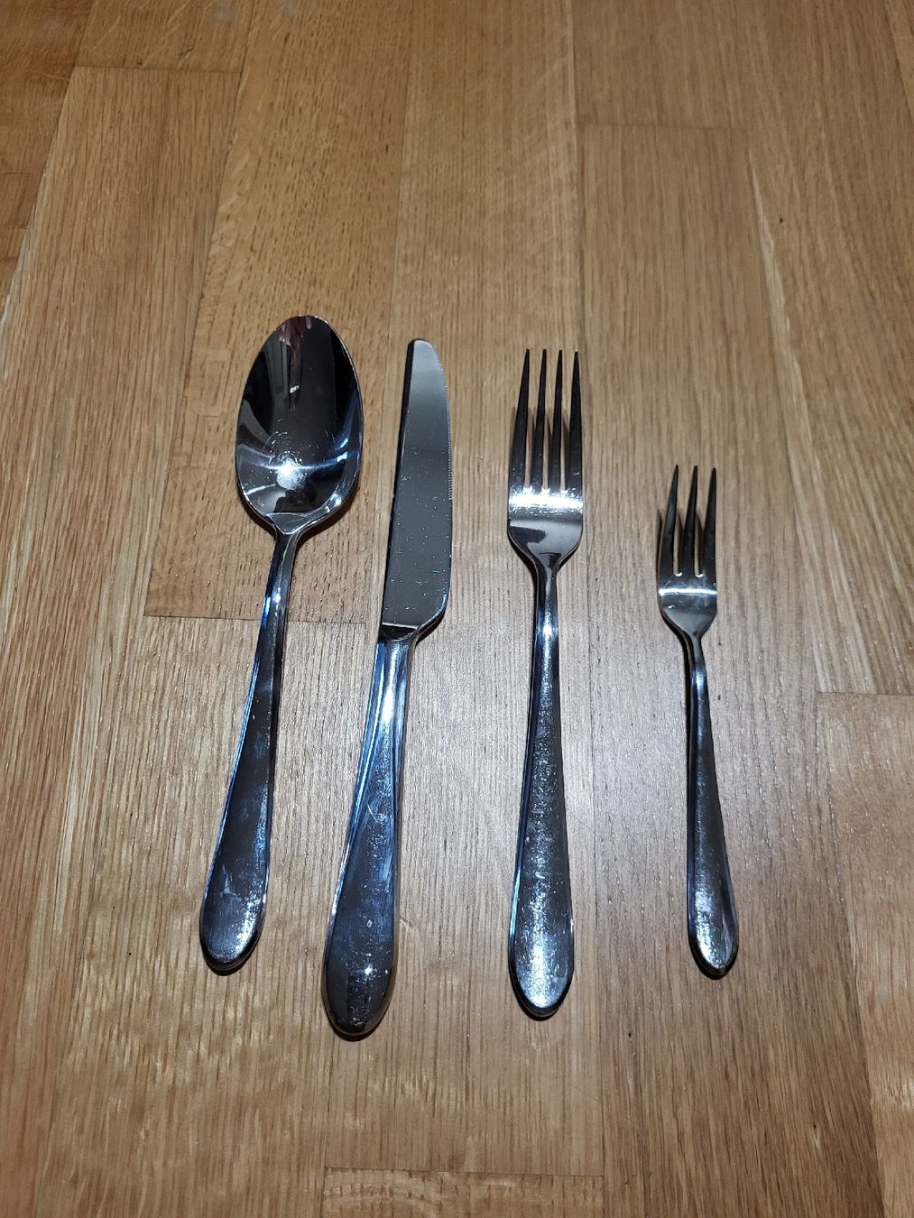 Set di posate: Edles Besteckset 20-teilig – Usato da Muttenz venduto da Sabe2106 1