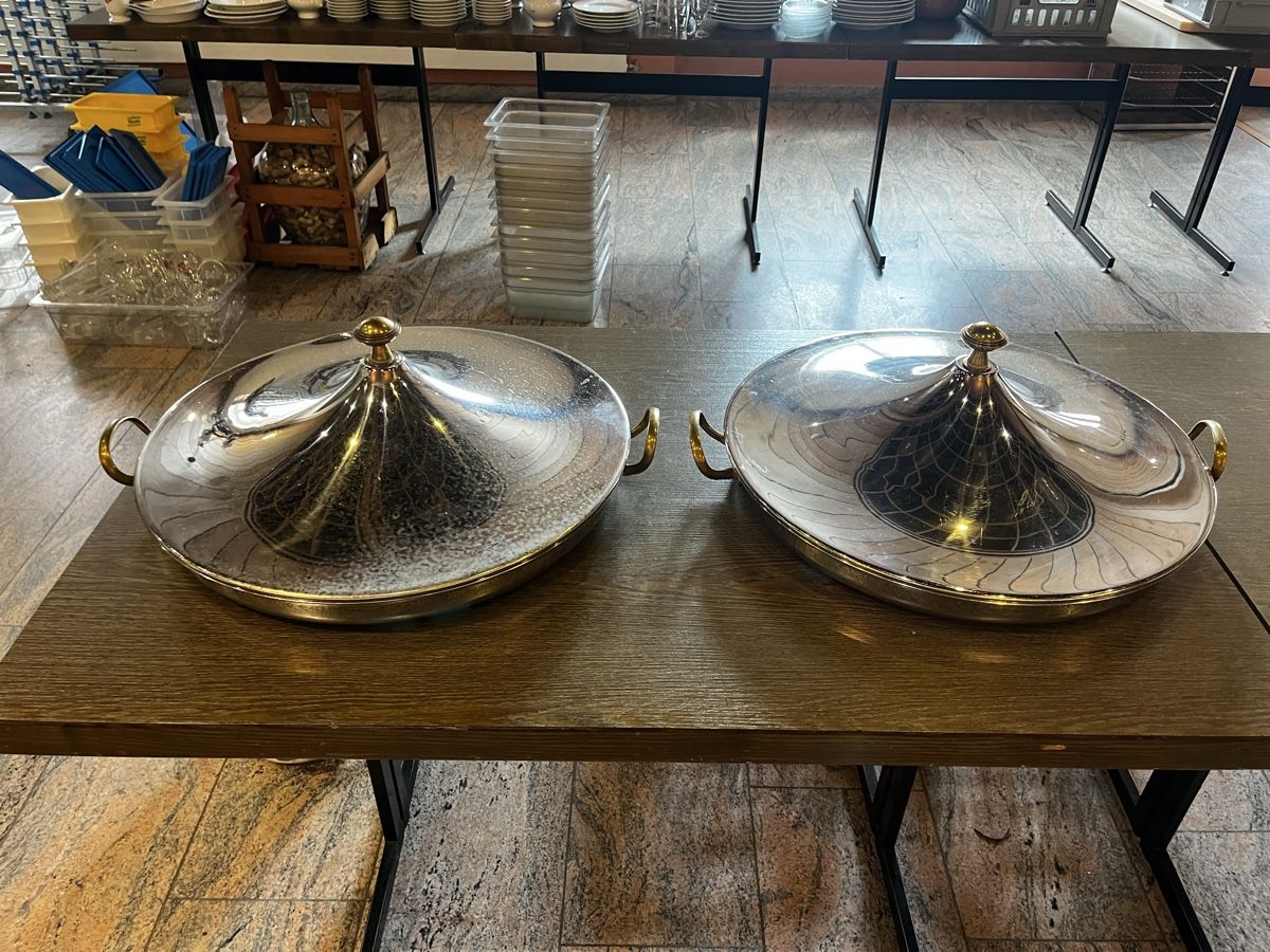Appareils de cuisine: 2 grosse Anrichteplatten mit Deckel – D'occasion à Dittingen par Cervolino77 4