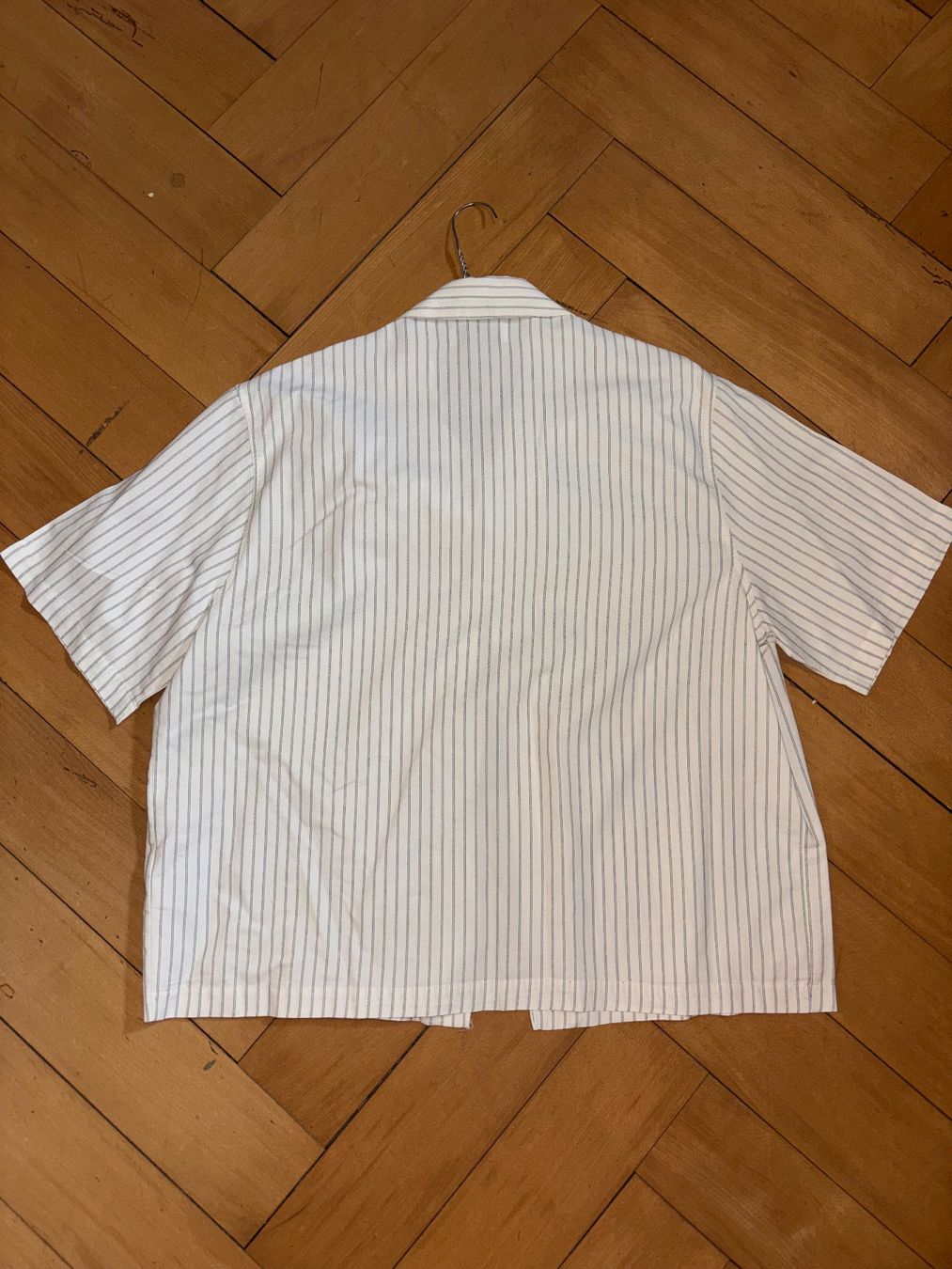 Bershka Chemises: Bershka Kurzarmhemd Weiss gestreift mit Patch – D'occasion à Zürich par LinoBossi 2