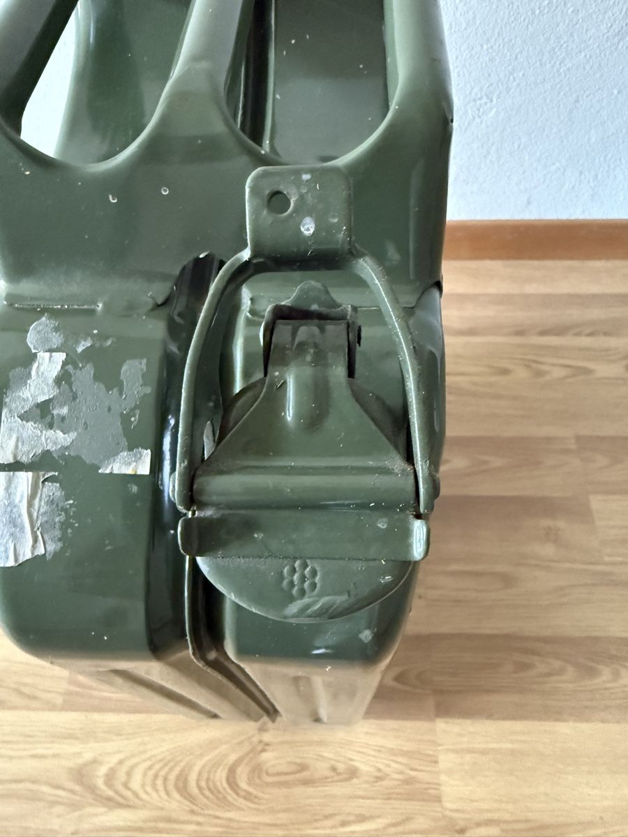 Schweizer Armee Benzinkanister: Benzinkanister – Gebraucht aus Grenchen von Bastet007 3