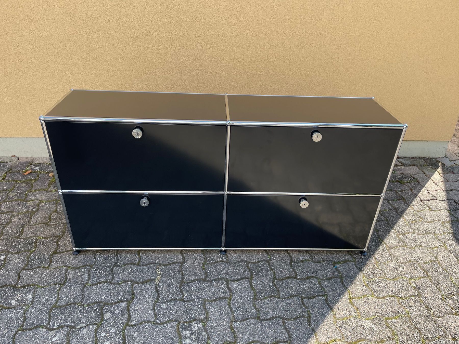USM Cassettiere: USM Sideboard Schwarz 2x2 – Usato da Dietikon venduto da Kumar_Occasionen