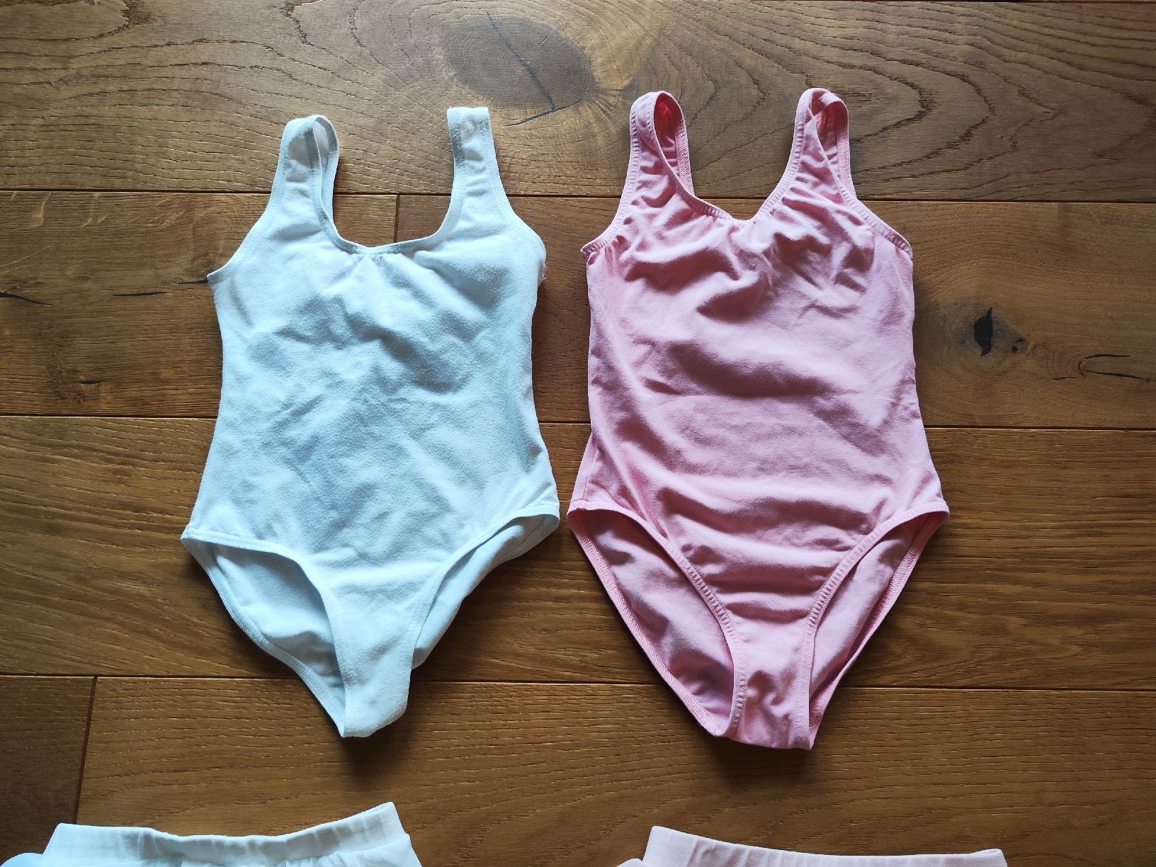 Kleiderpakete & -sets: 2x Ballettanzug mit Röckli, Grösse 98/110 – Gebraucht aus Kriens von Xonox 1