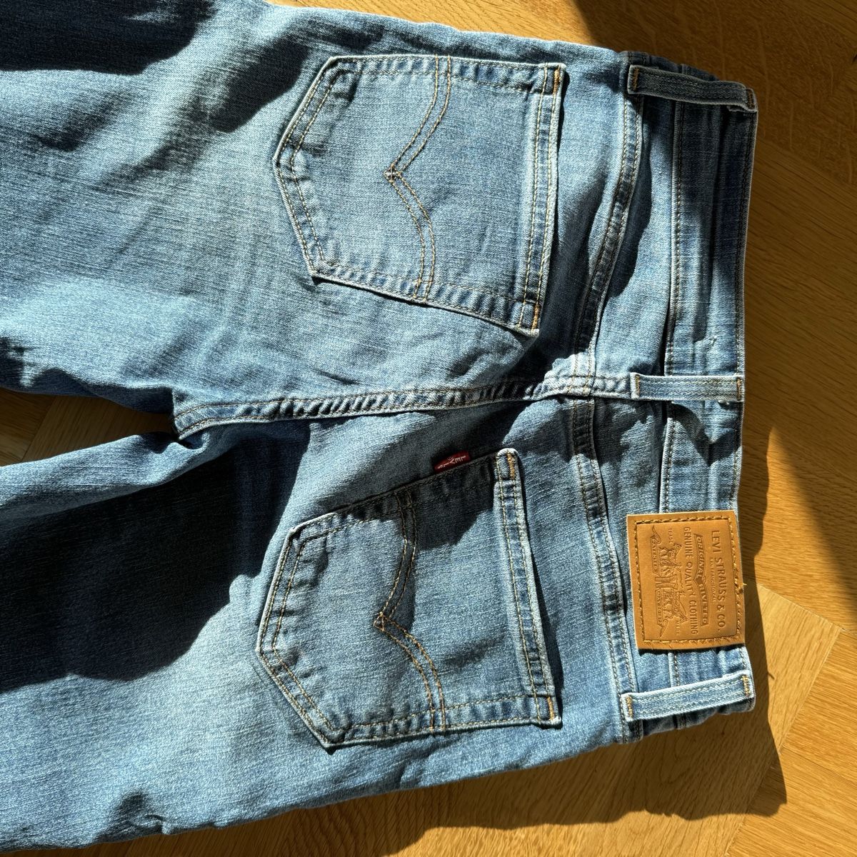 Levi's Jeans: Jeans Levi’s – Nuovo (secondo la descrizione) da Lausanne venduto da aly_b2bf 2