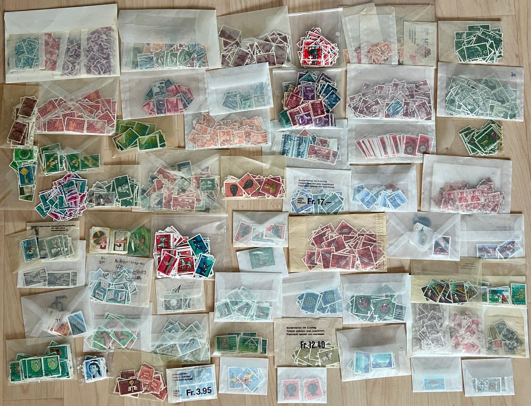 Tous les timbres: Gr. Posten BM CH-Doubletten in kl. Couverts sortiert – D'occasion à Stäfa par Hannahsita14 1