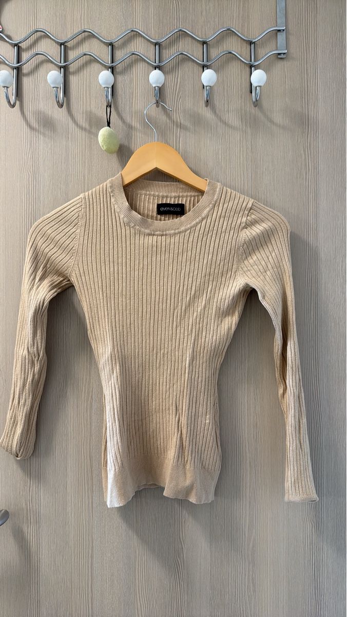 Maglioni & Felpe: Pull côtelé beige clair - Parfait pour l'automne! – Usato da Granges VS venduto da Anila.r