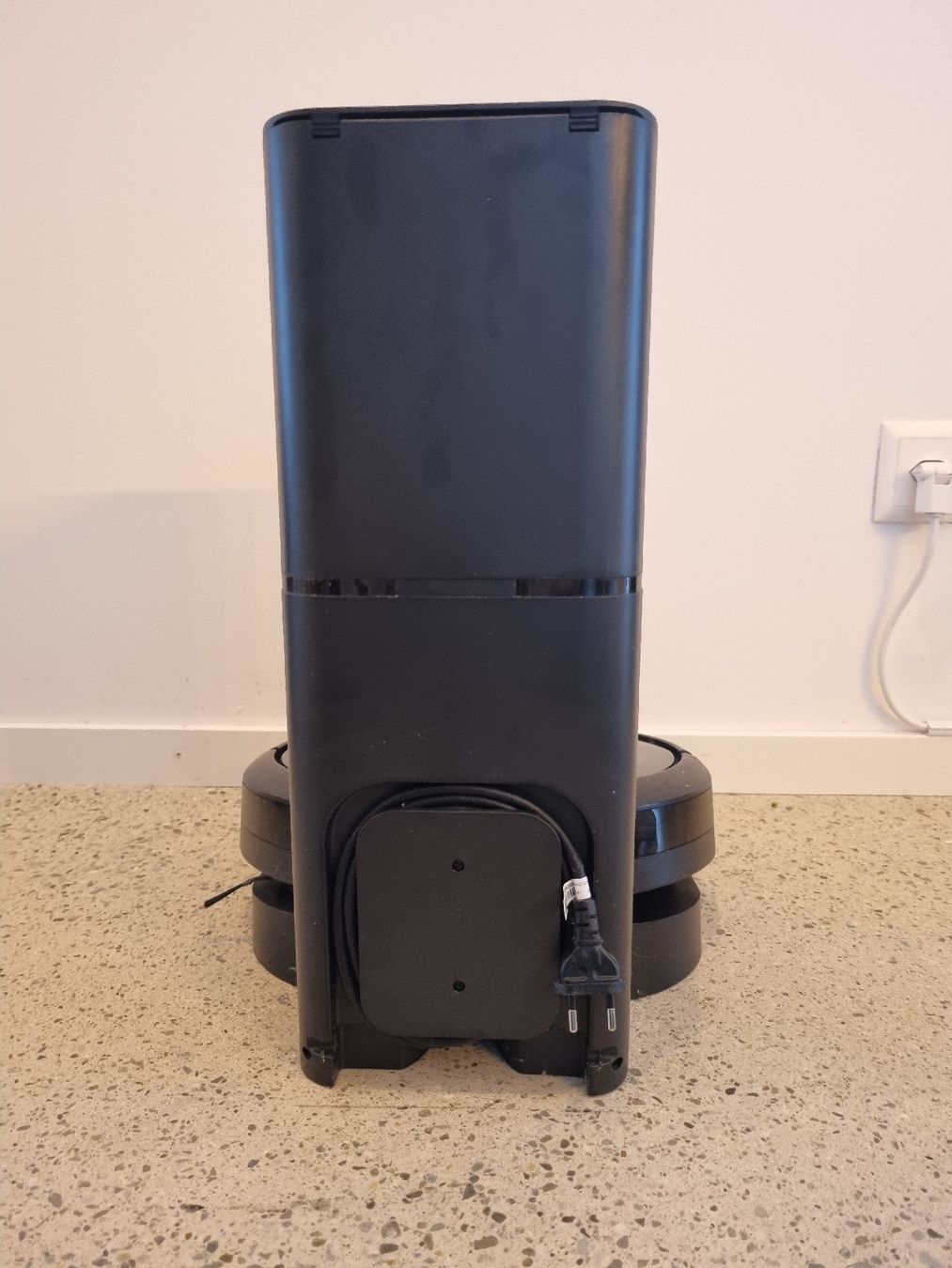 Irobot Aspirateurs & Accessoires: Aspirateur Robot iRobot Roomba i7+ – D'occasion à Crissier par nkummer1 2