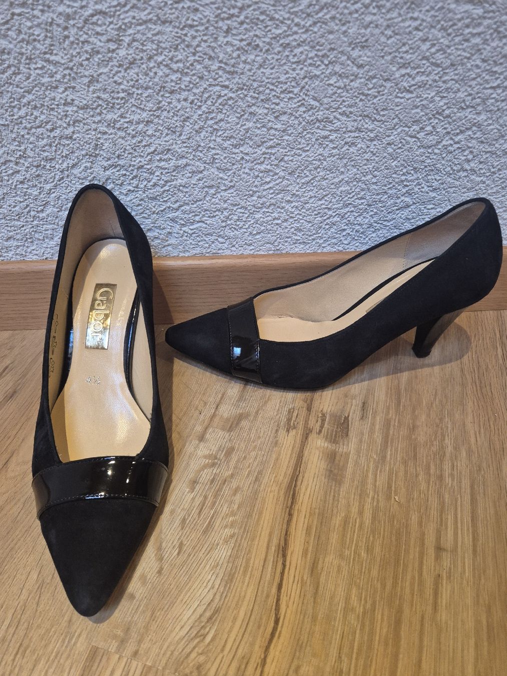 Gabor Chaussures femmes: Gabor Pumps Schwarz Lack, Wildleder Gr. 37.5 oder 4 1/2.  – D'occasion à St. Gallen par ali_tms5
