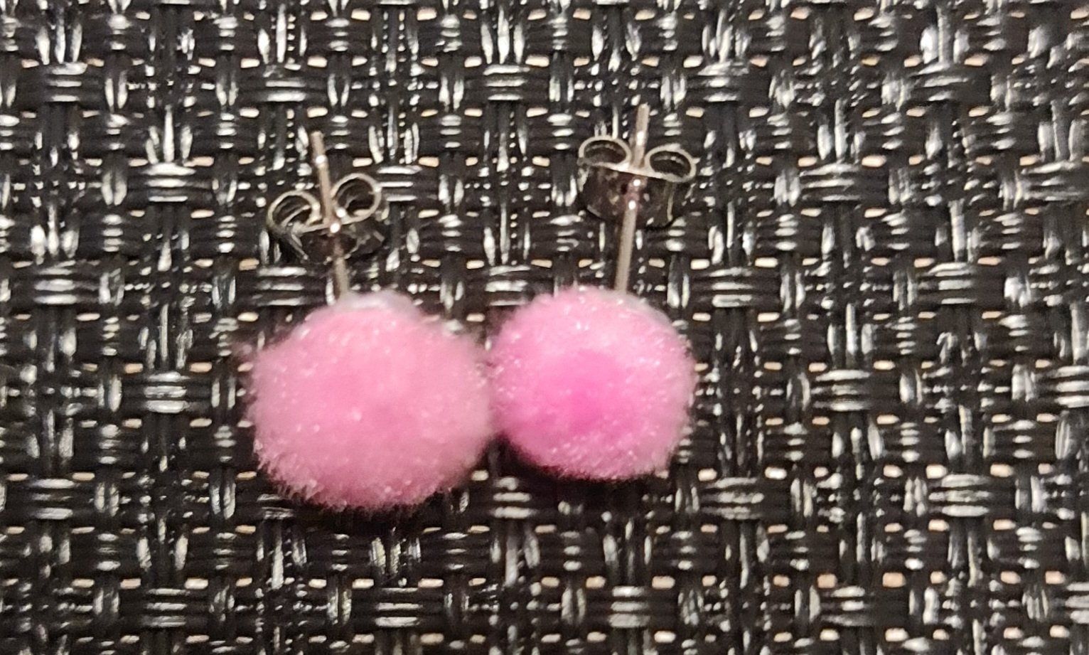 Orecchini pendenti & Orecchini a lobo: Handgemachte PomPom Ohrstecker – Nuovo e nell'imballaggio originale da Grafstal venduto da sel_yil 4