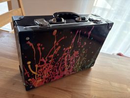 Koffer aus Karton